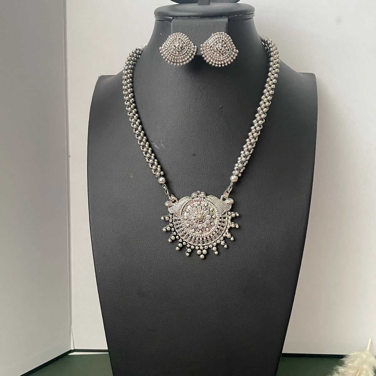 Fancy Oxidised thushi with changeable pendants and matching small earrings