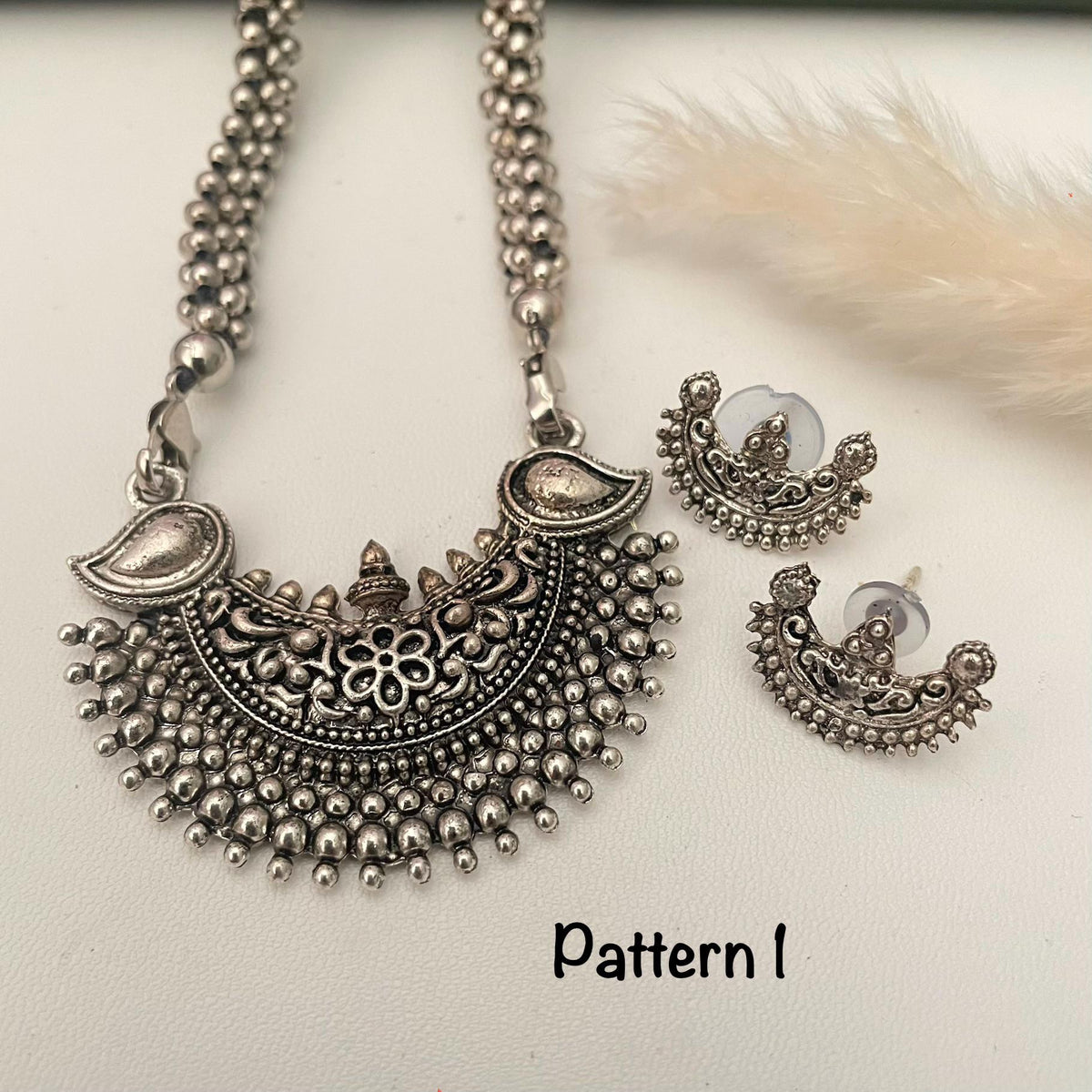 Fancy Oxidised thushi with changeable pendants and matching small earrings