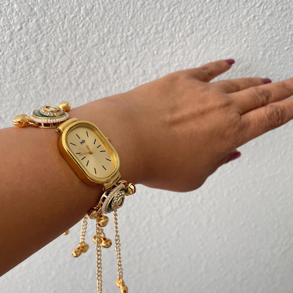 Gold plated easily adjustable party watch