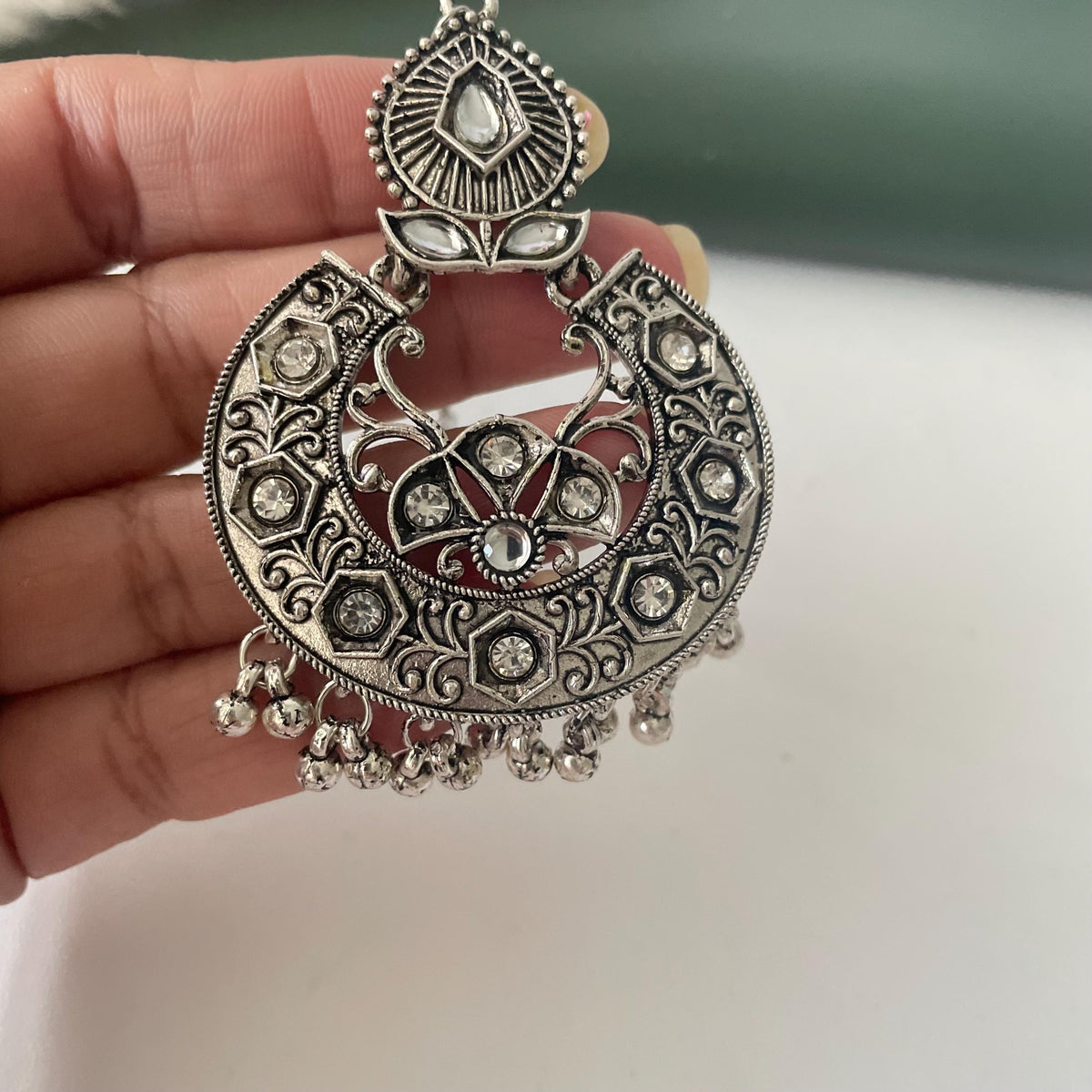 silver lookalike oxidized chandbali mang tika