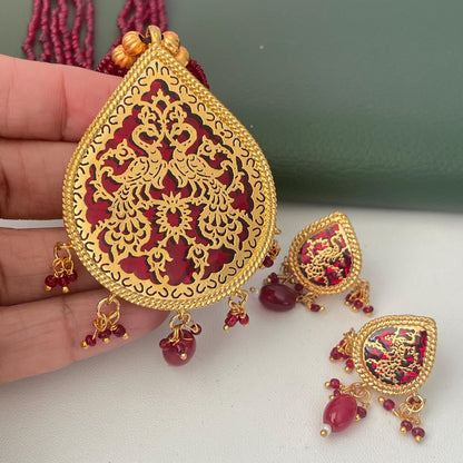 Gold Plated Thewa Necklace & Earrings Set in Black
