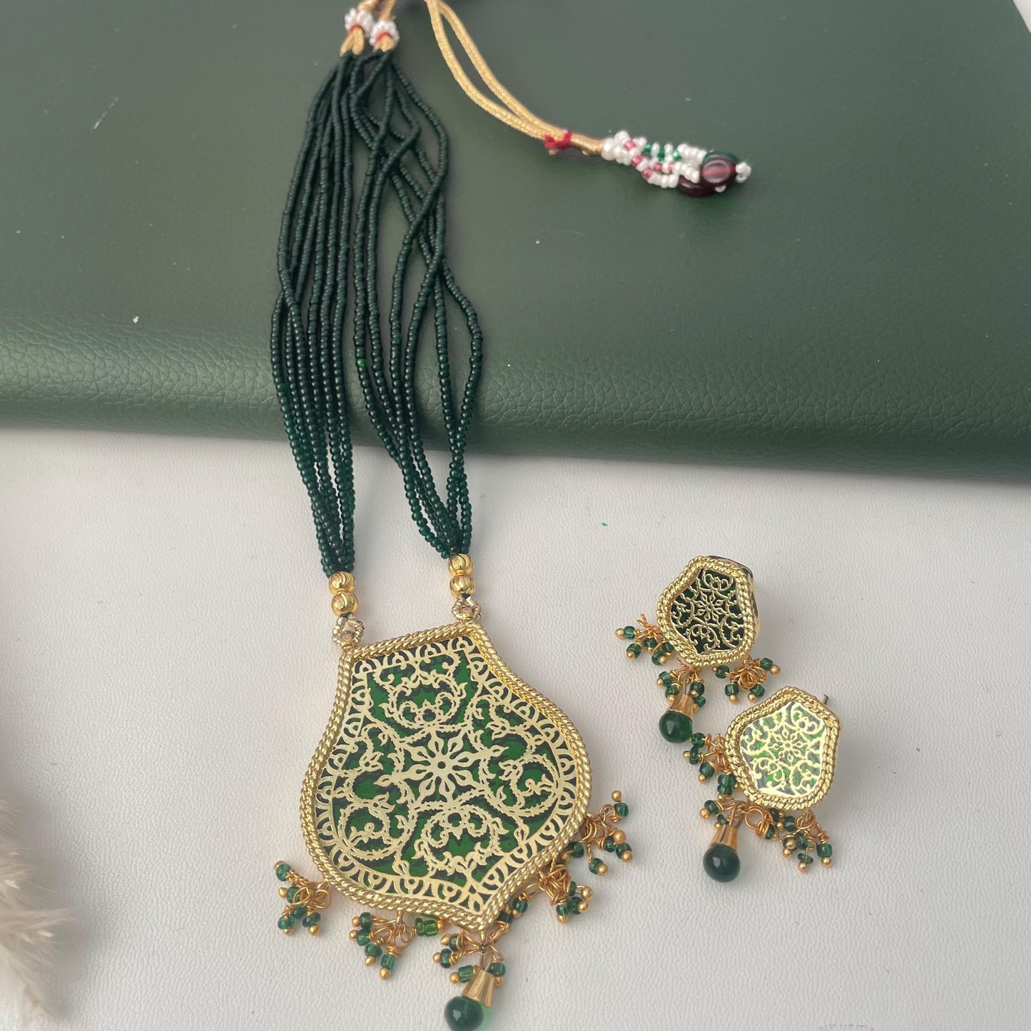 Gold Plated Thewa Necklace & Earrings Set in Black