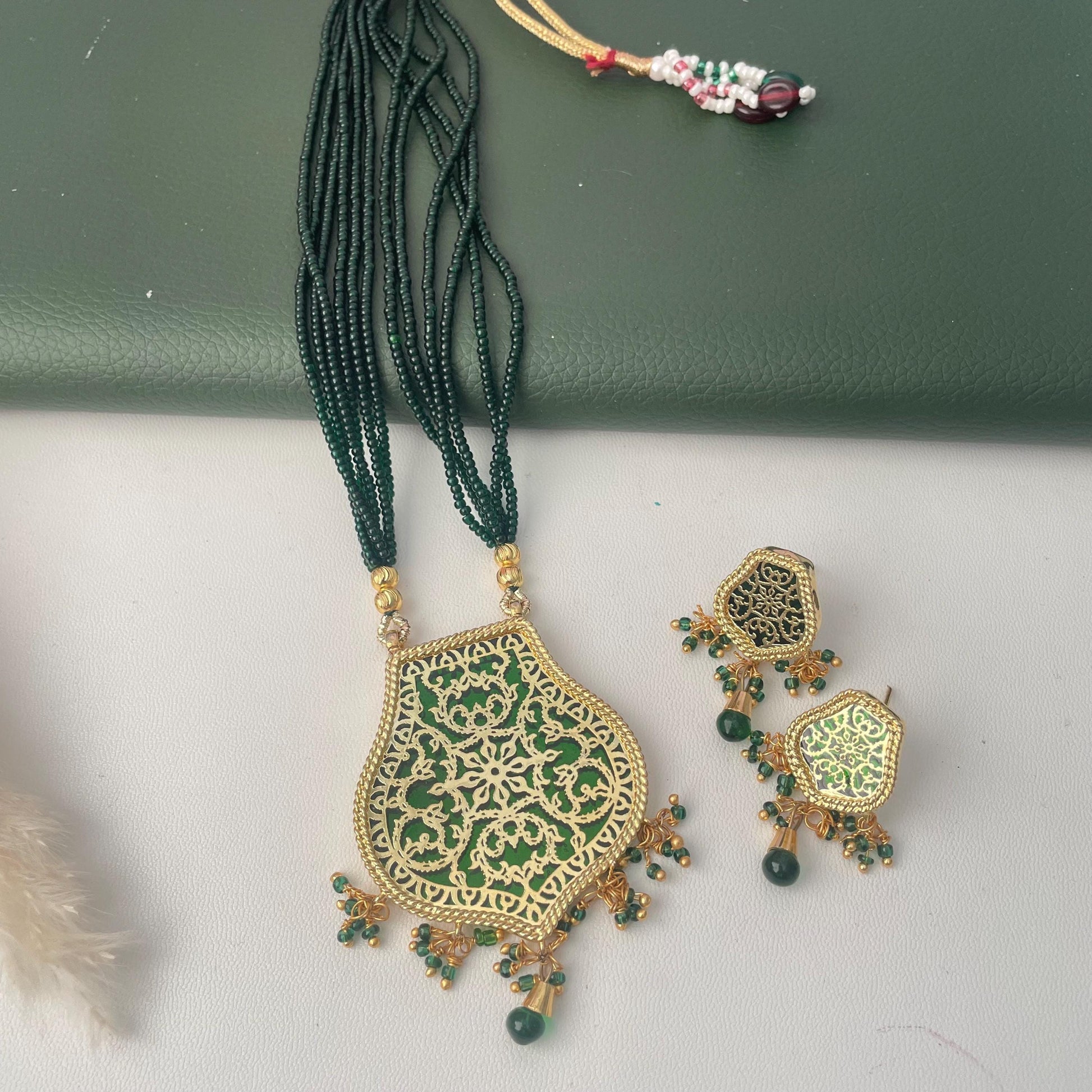 Gold Plated Thewa Necklace & Earrings Set in Black