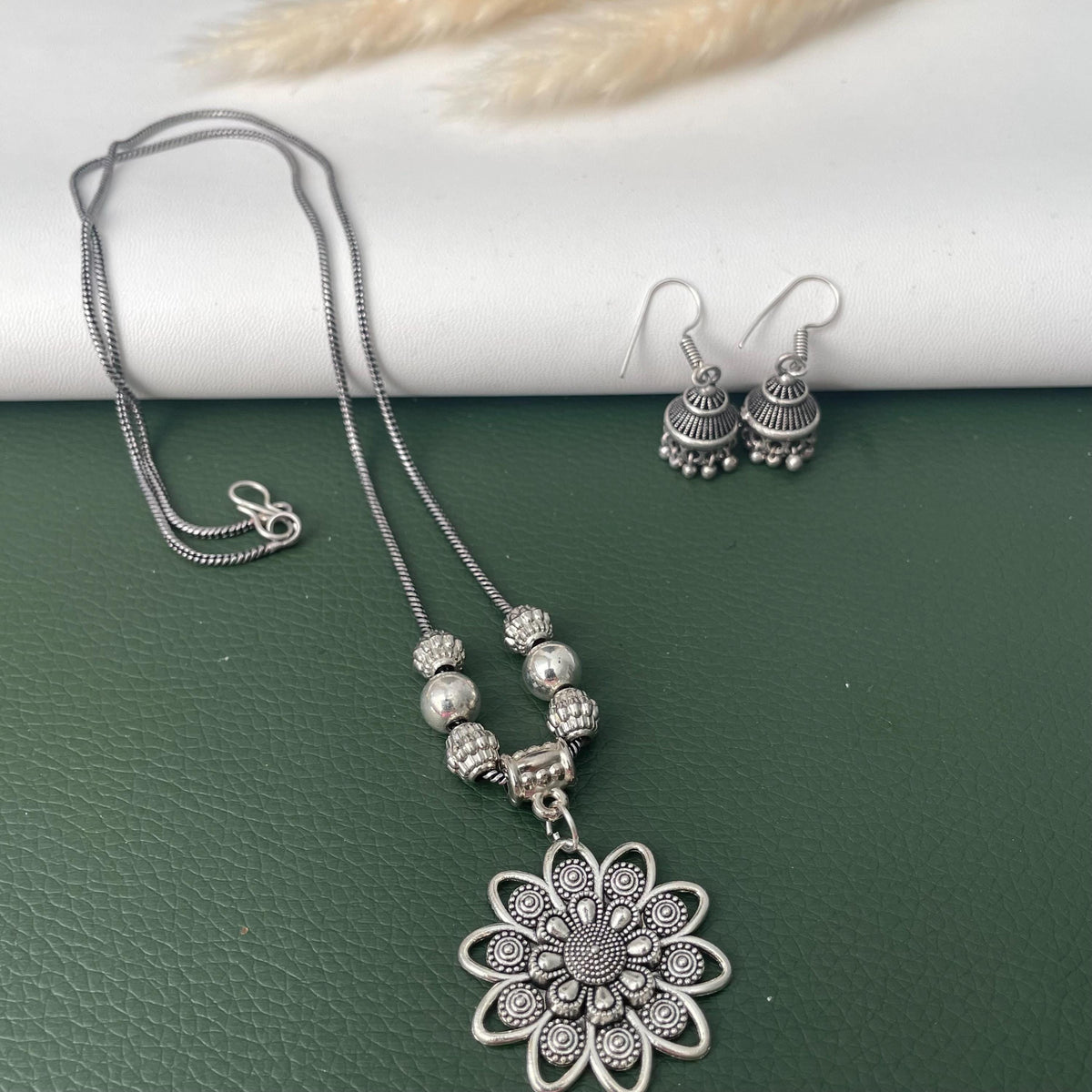 Oxidized pendant necklace simple elegant