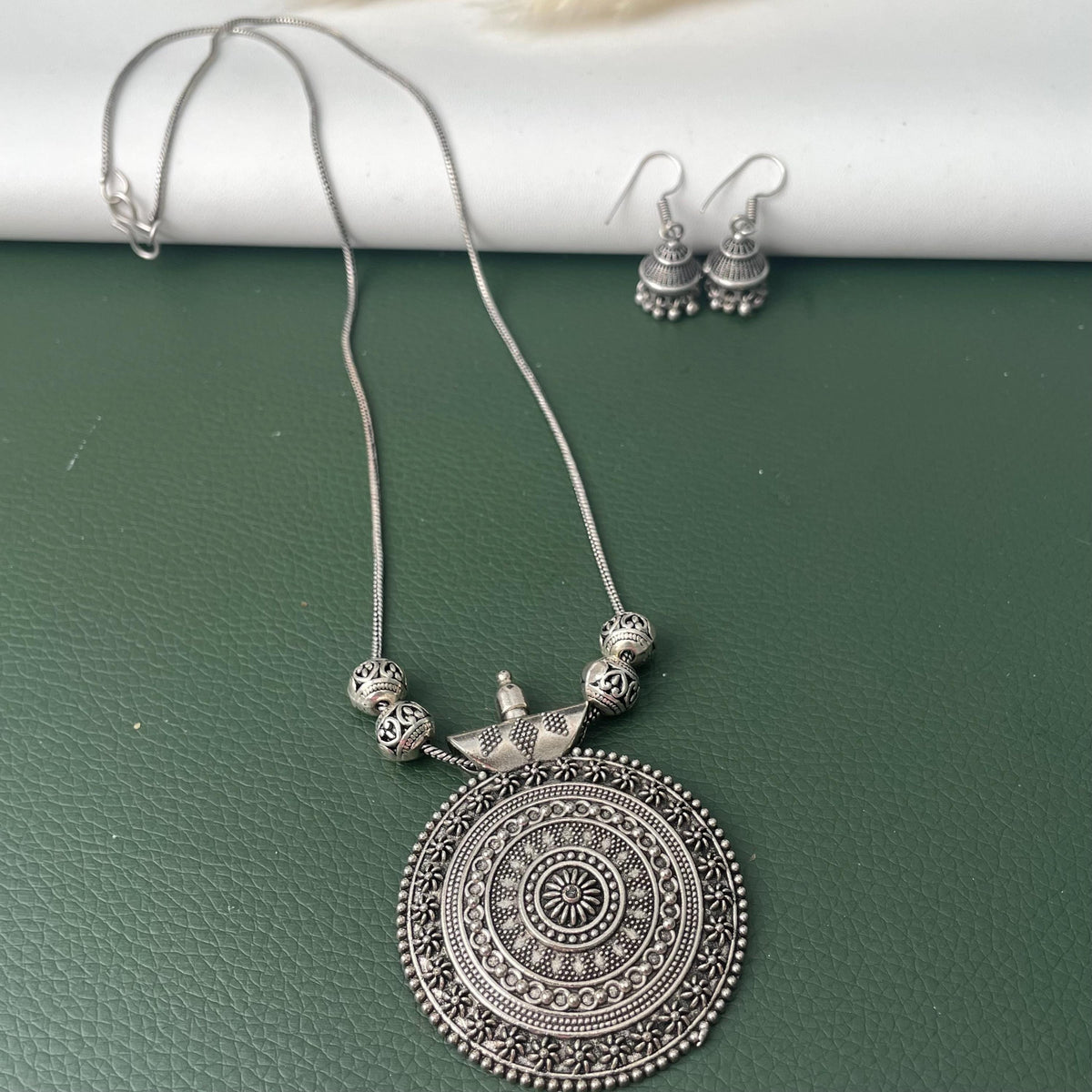 Oxidized pendant necklace simple elegant