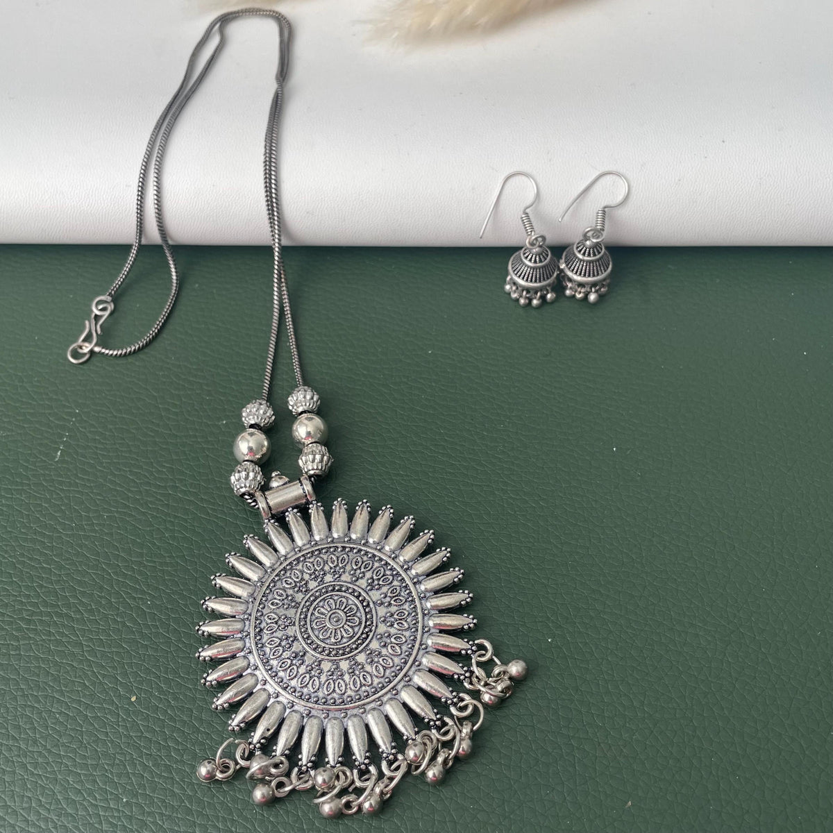 Oxidized pendant necklace simple elegant