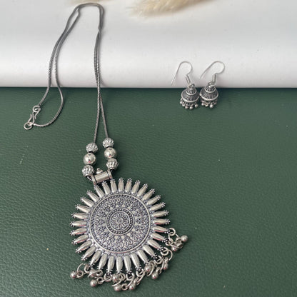 Oxidized pendant necklace simple elegant