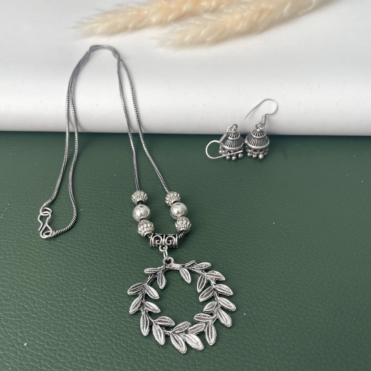 Oxidized pendant necklace simple elegant