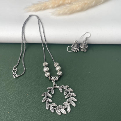 Oxidized pendant necklace simple elegant
