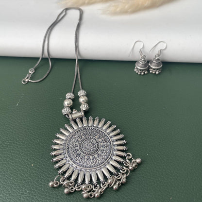 Oxidized pendant necklace simple elegant