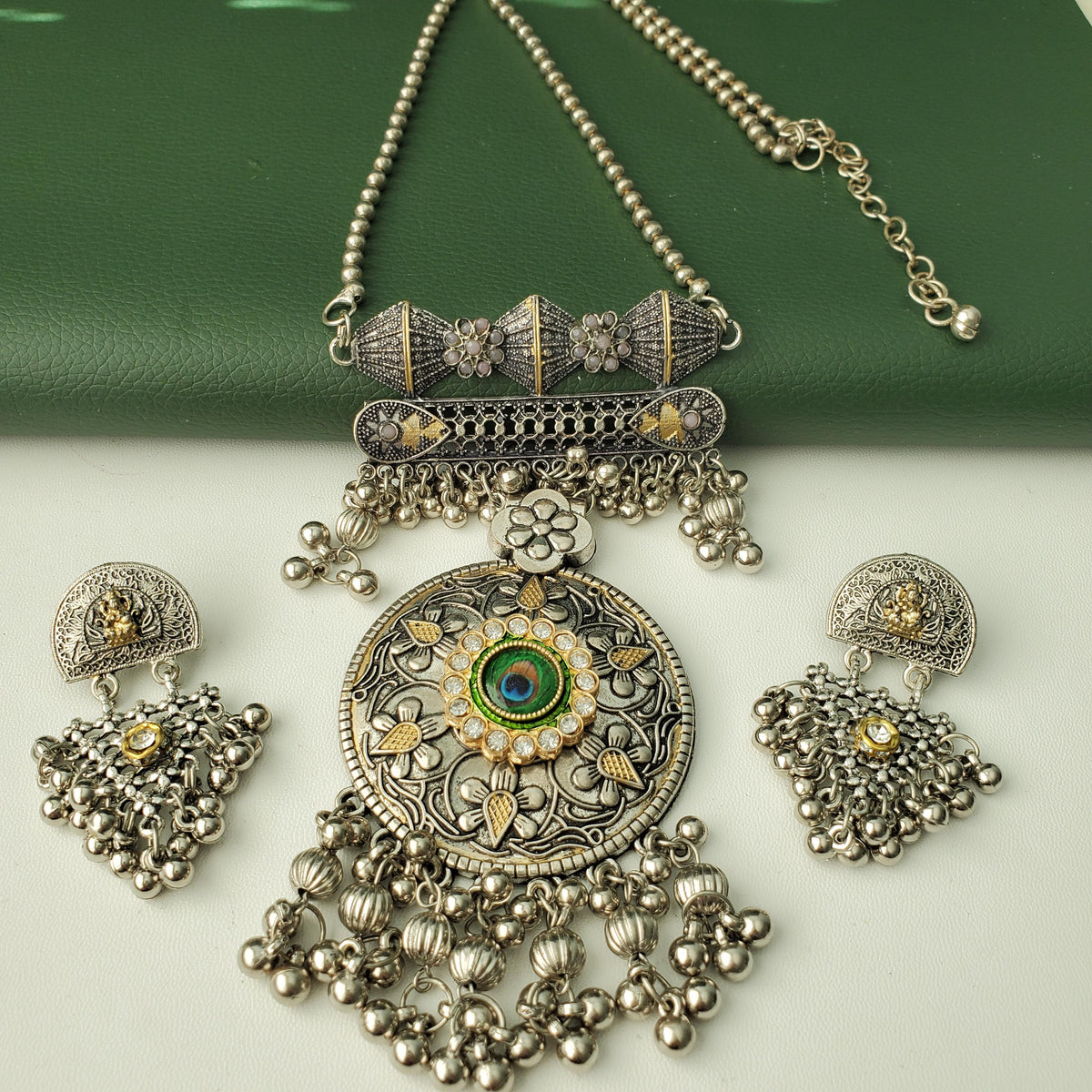 Nysaa Dual tone long necklace with big pendent and earring set