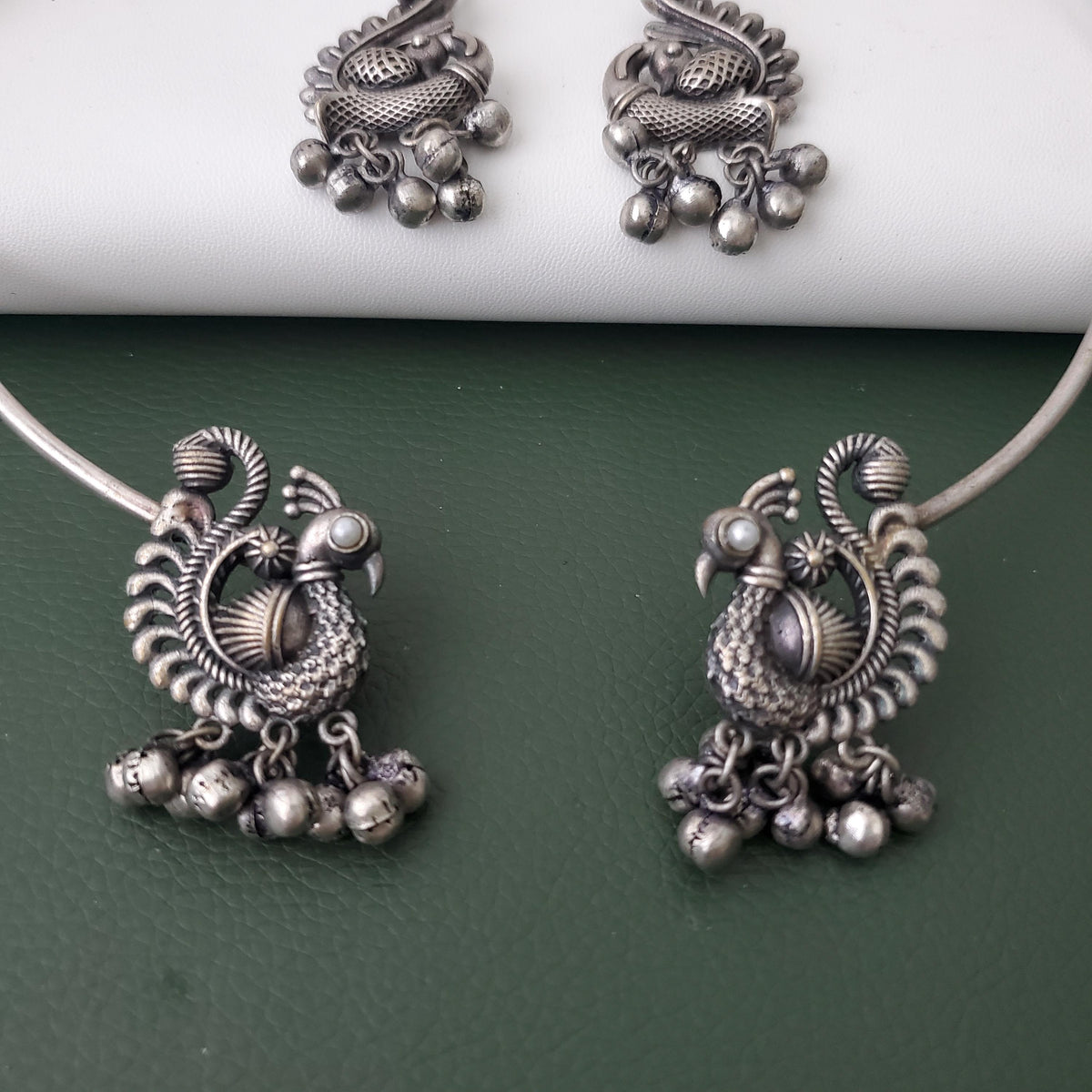 Nysaa Dual tone oxidized hasli necklace set