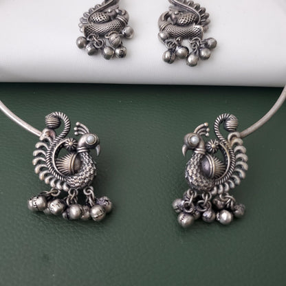 Nysaa Dual tone oxidized hasli necklace set