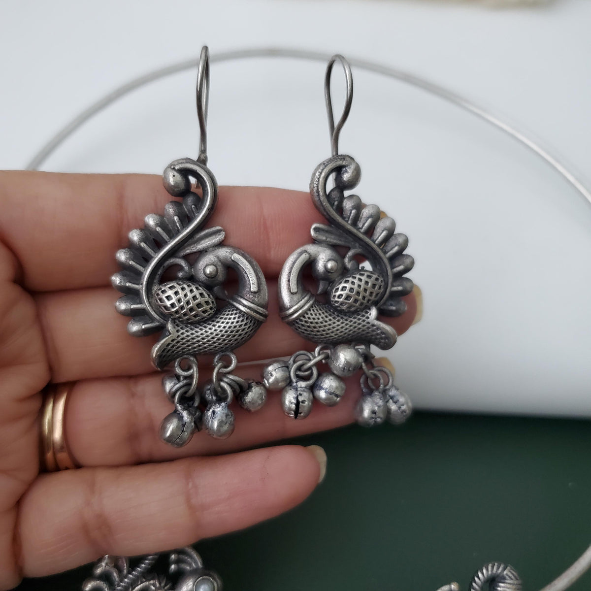 Nysaa Dual tone oxidized hasli necklace set
