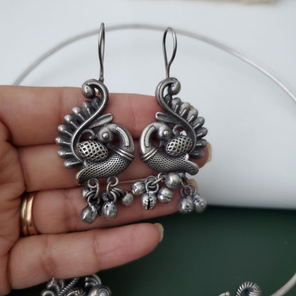 Nysaa Dual tone oxidized hasli necklace set