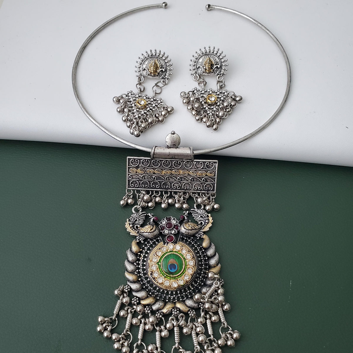 Nysaa Dual tone oxidized hasli necklace set