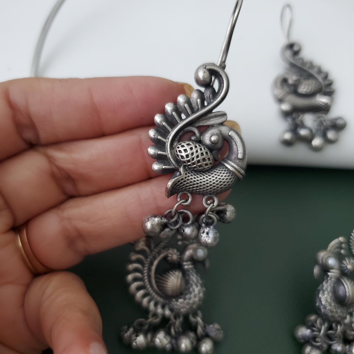 Nysaa Dual tone oxidized hasli necklace set