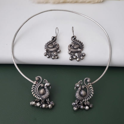 Nysaa Dual tone oxidized hasli necklace set