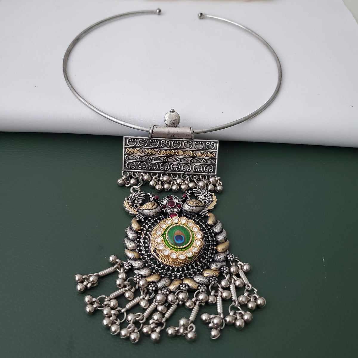 Nysaa Dual tone oxidized hasli necklace set