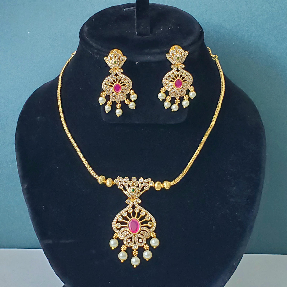 Kemp stone gold plated pendent short necklace set