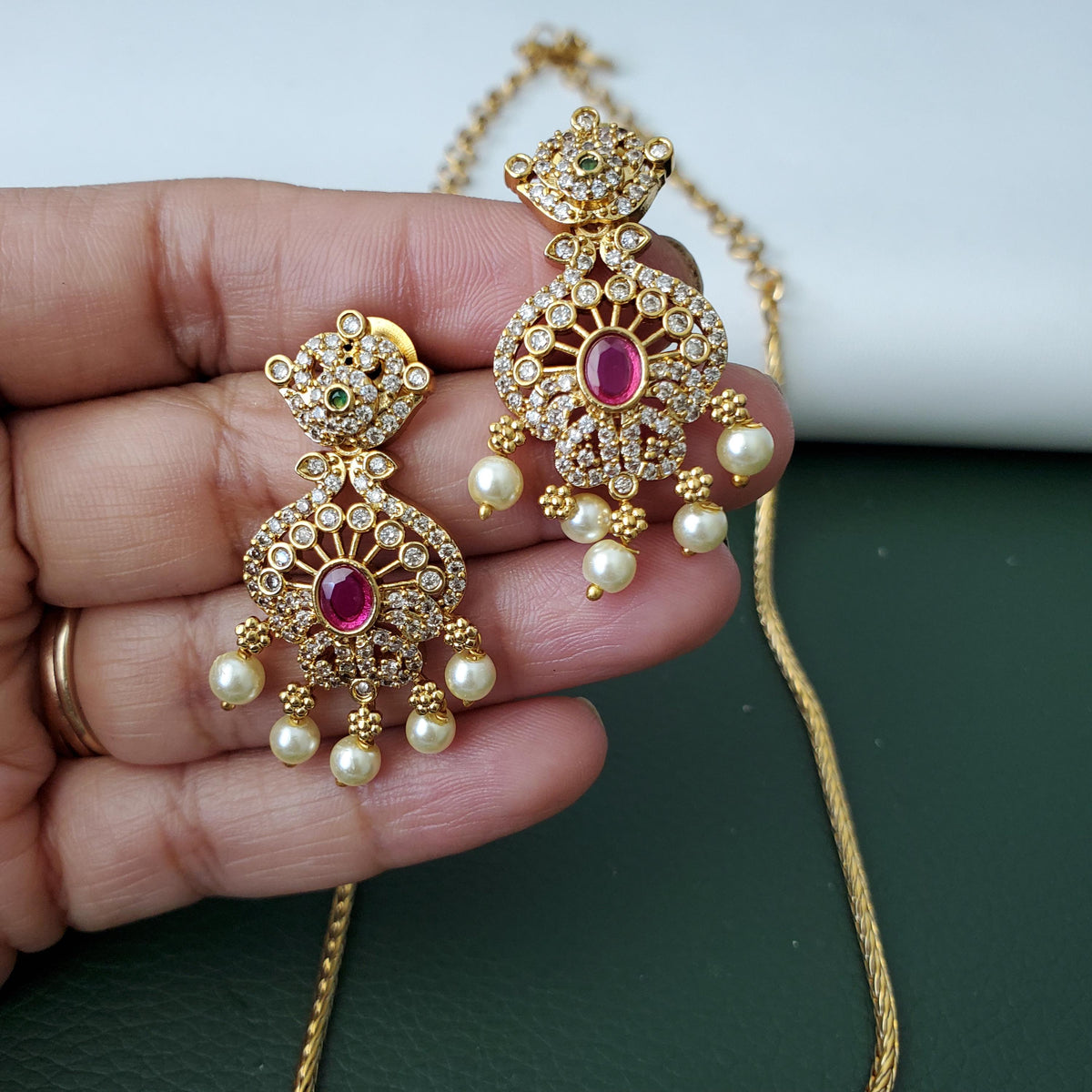 Kemp stone gold plated pendent short necklace set