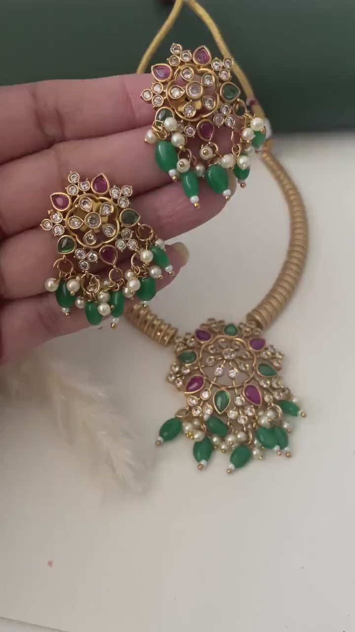 High gold plated kemp stone short necklace set with matching earrings