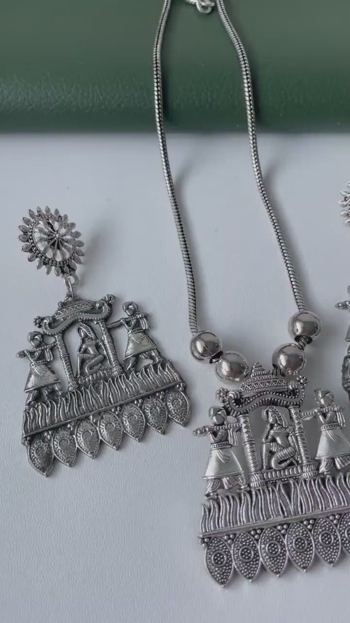 Oxidized doli pendent necklace set